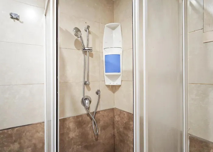 Under Dante בארי